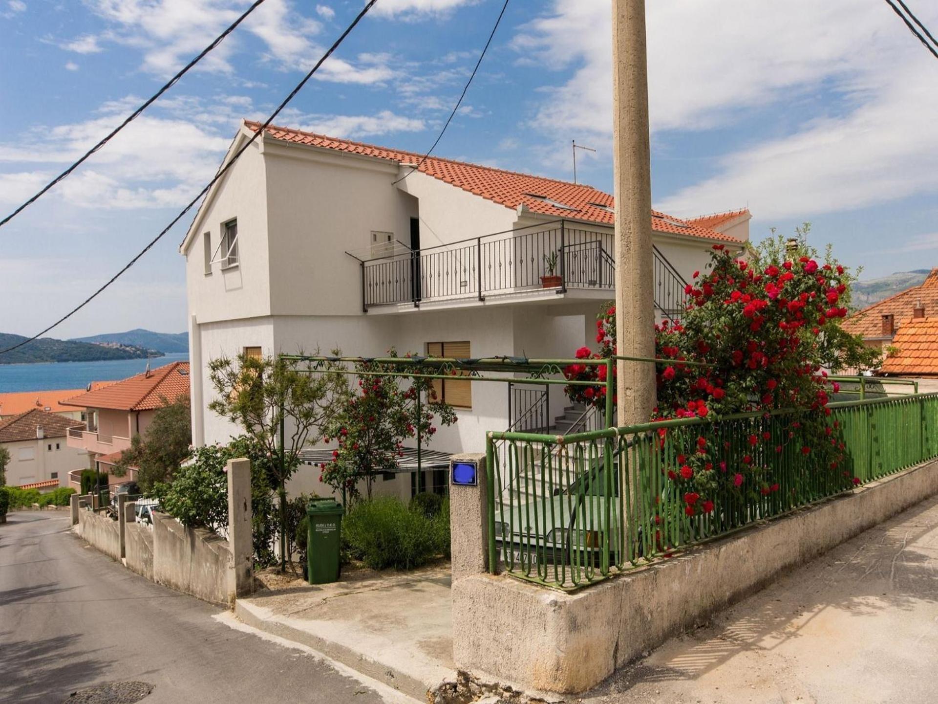 Apartment Tamara Трогир Екстериор снимка