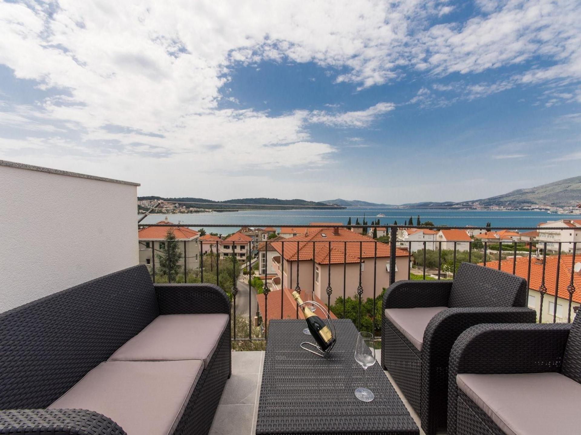 Apartment Tamara Трогир Екстериор снимка